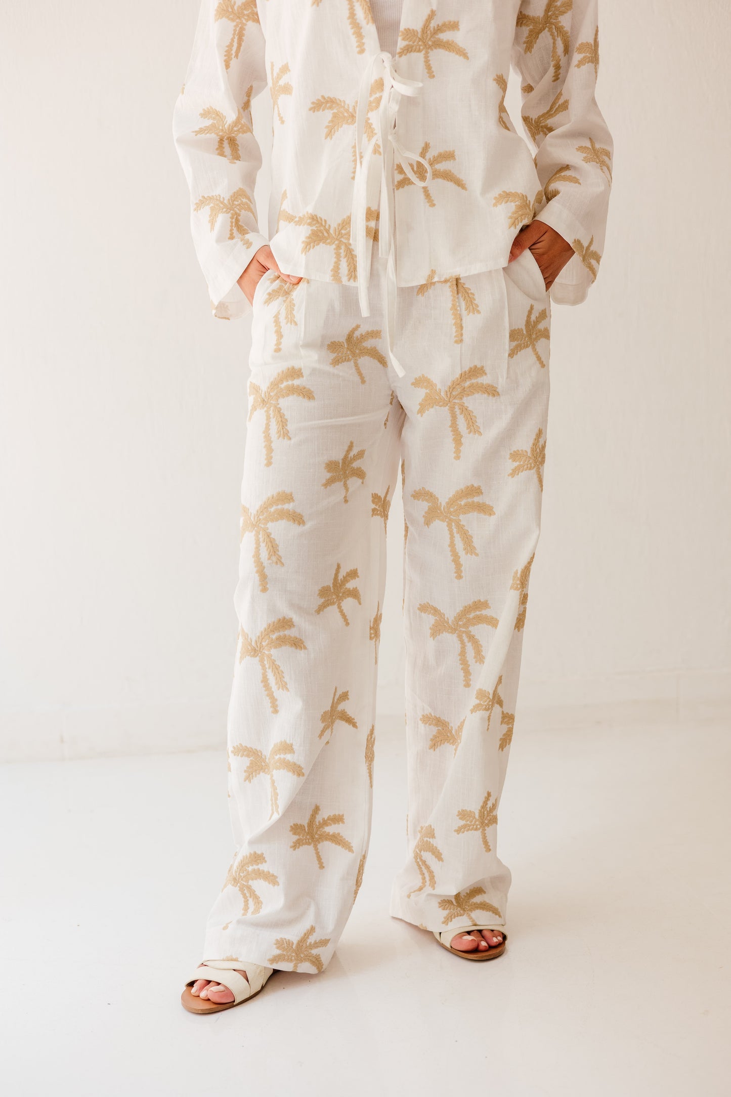 Palma Embroidery Set in White