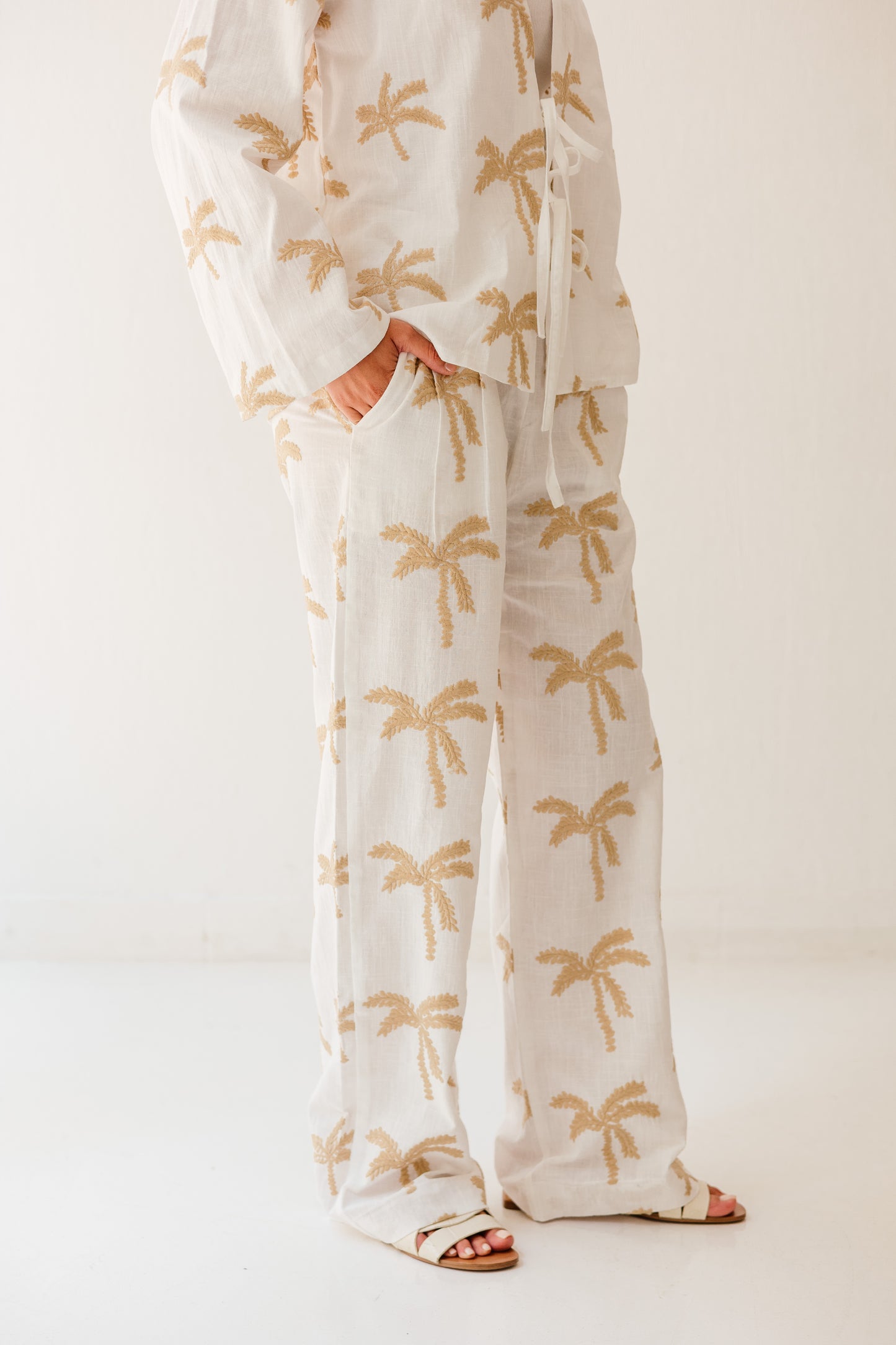 Palma Embroidery Set in White