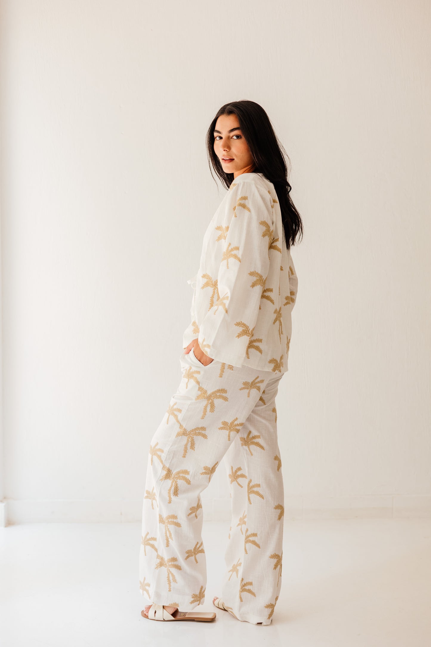 Palma Embroidery Set in White