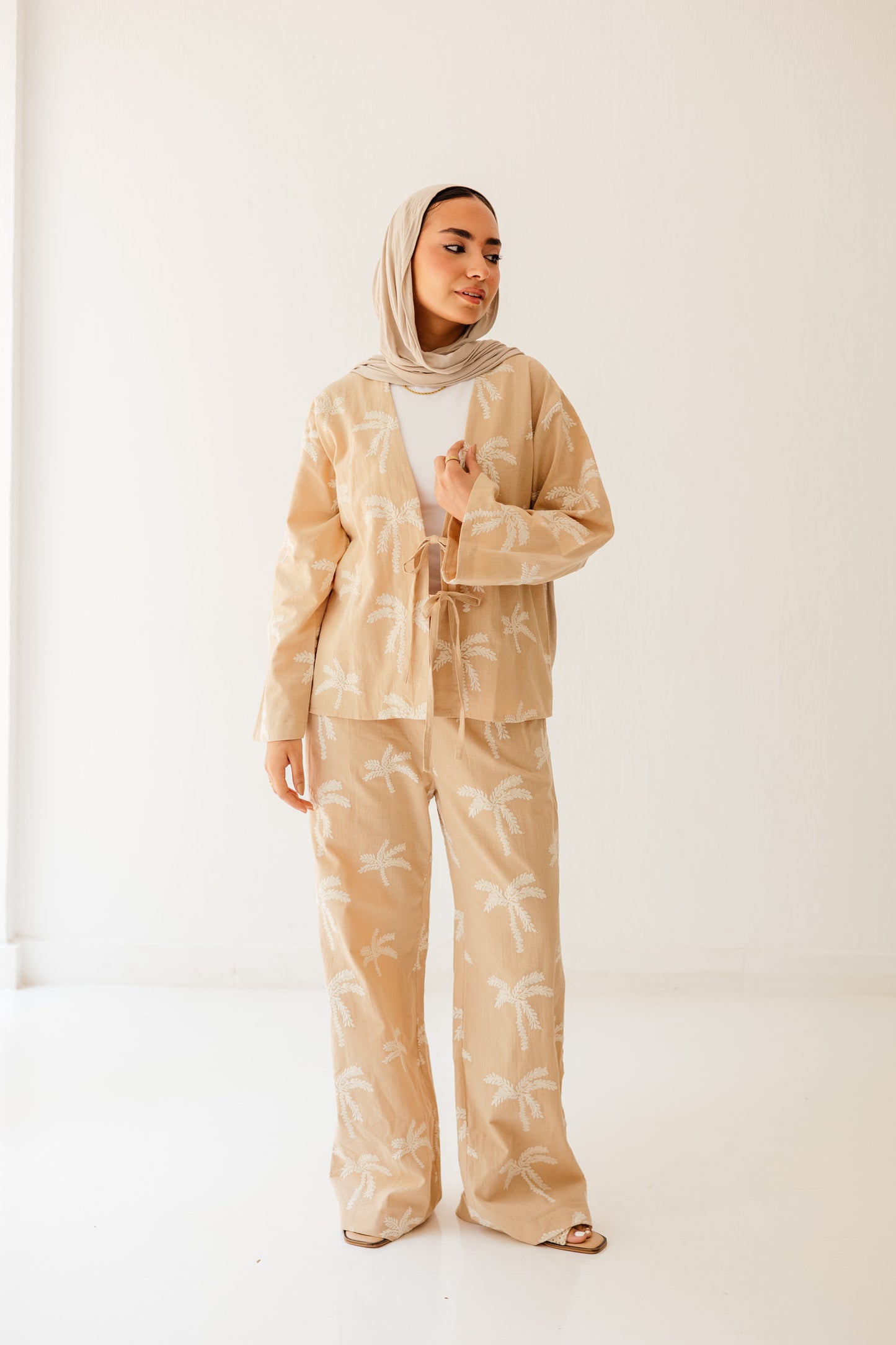 Palma Embroidery Set in Beige