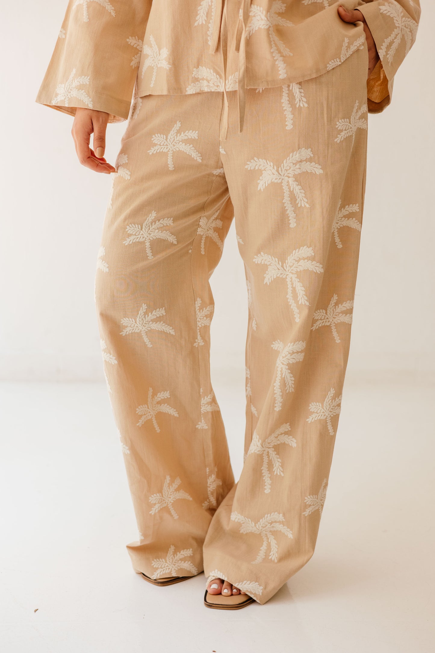 Palma Embroidery Set in Beige