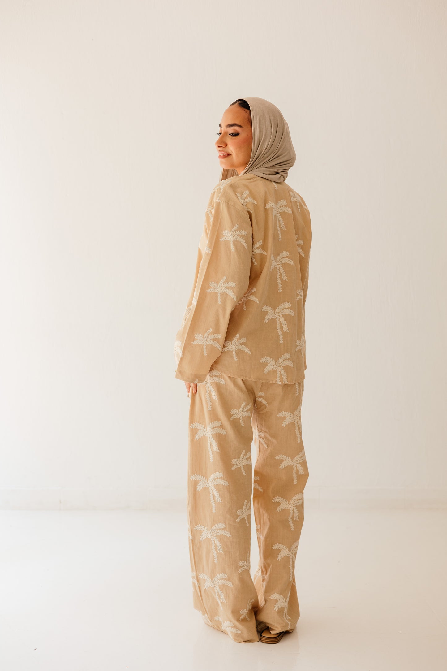 Palma Embroidery Set in Beige