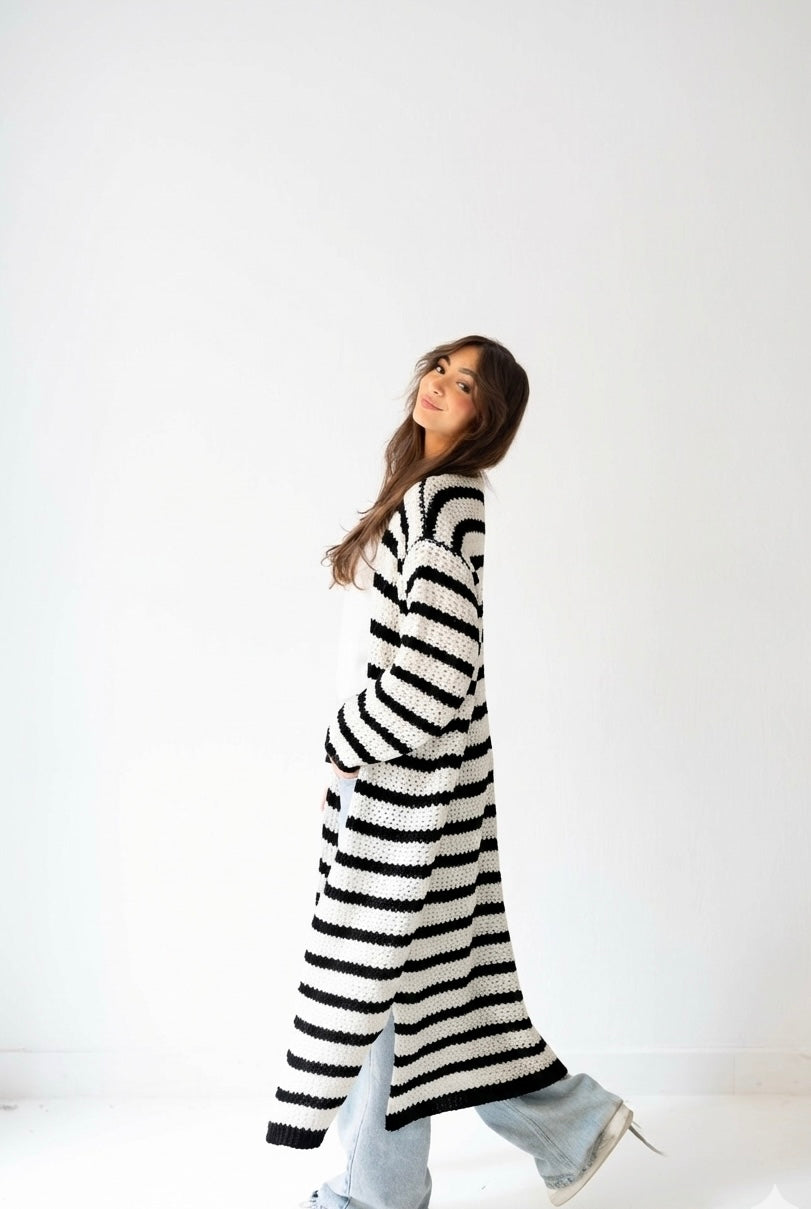 Wave Line Cardigan in Black