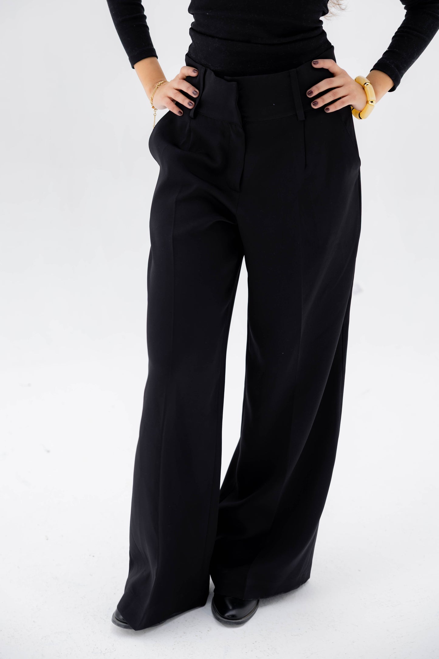 The Mono Wide-Leg Pants in Black