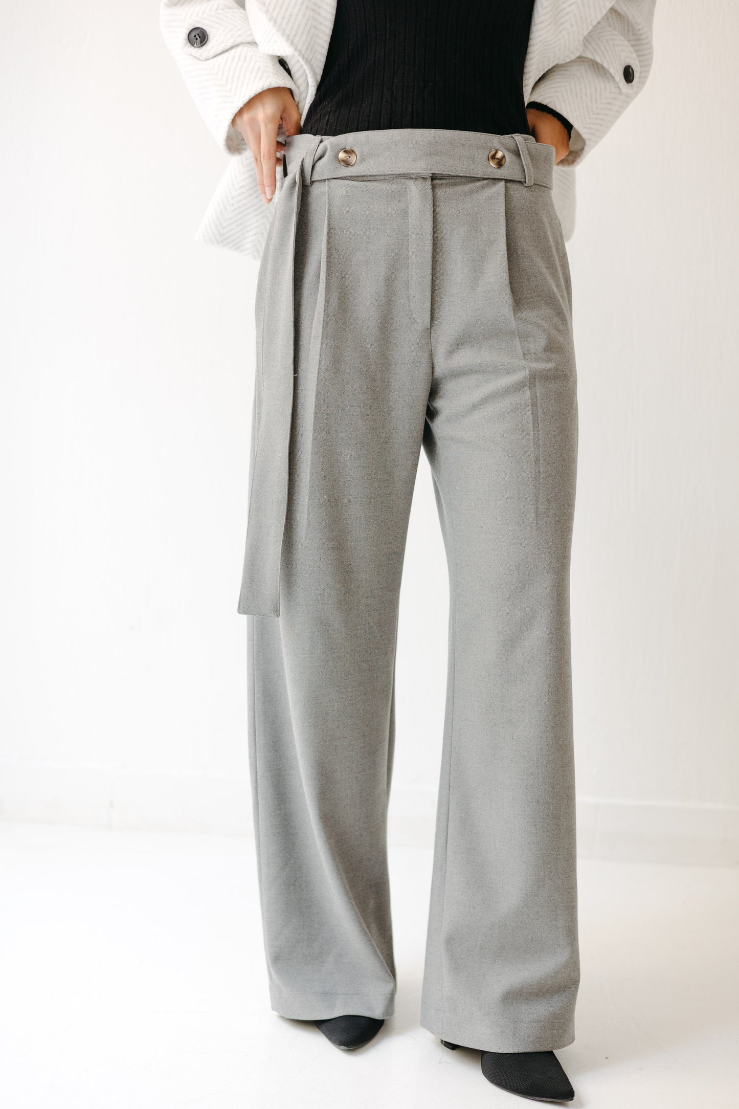 The Form Trousers in Gray