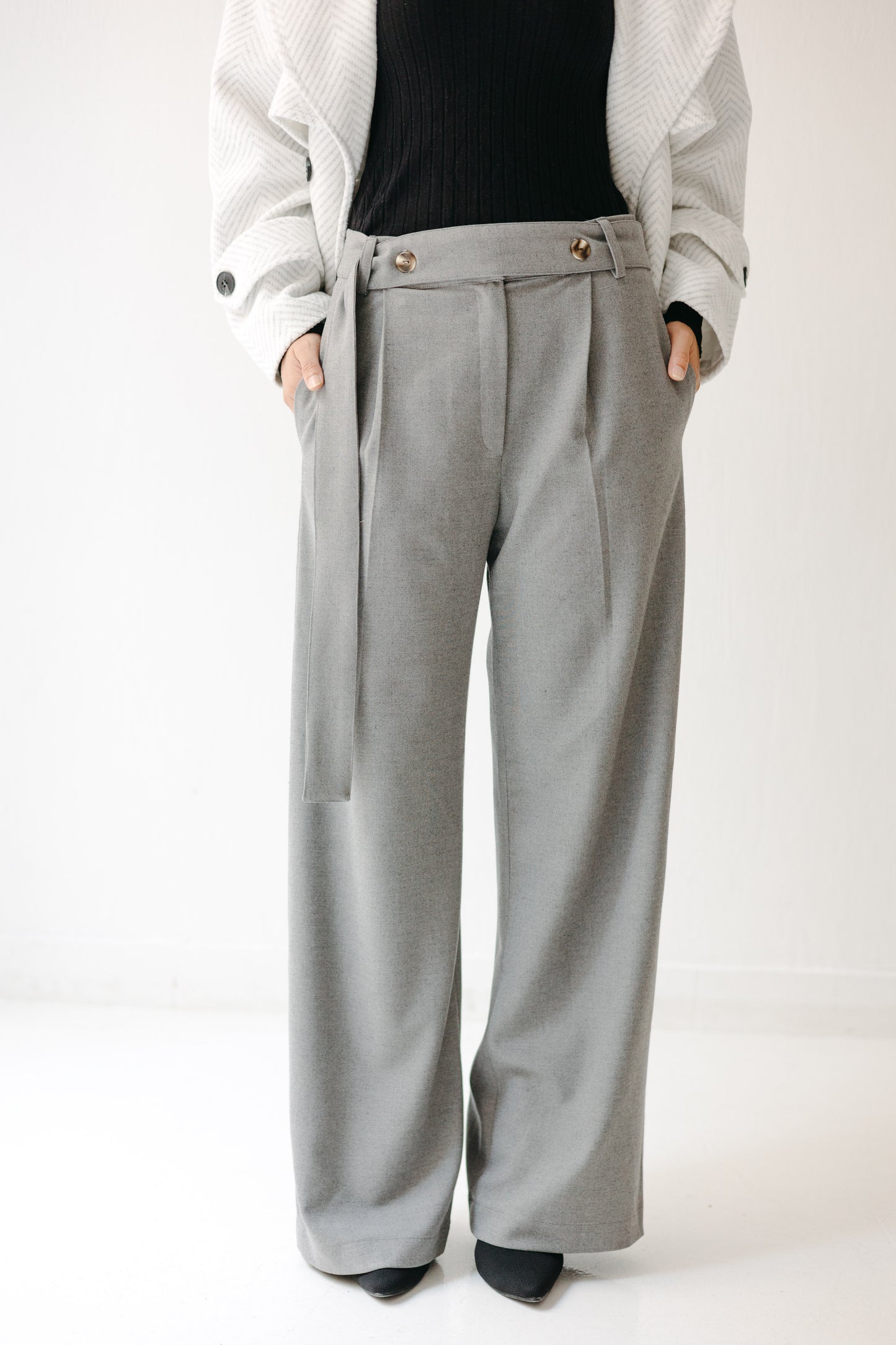 The Form Trousers in Gray