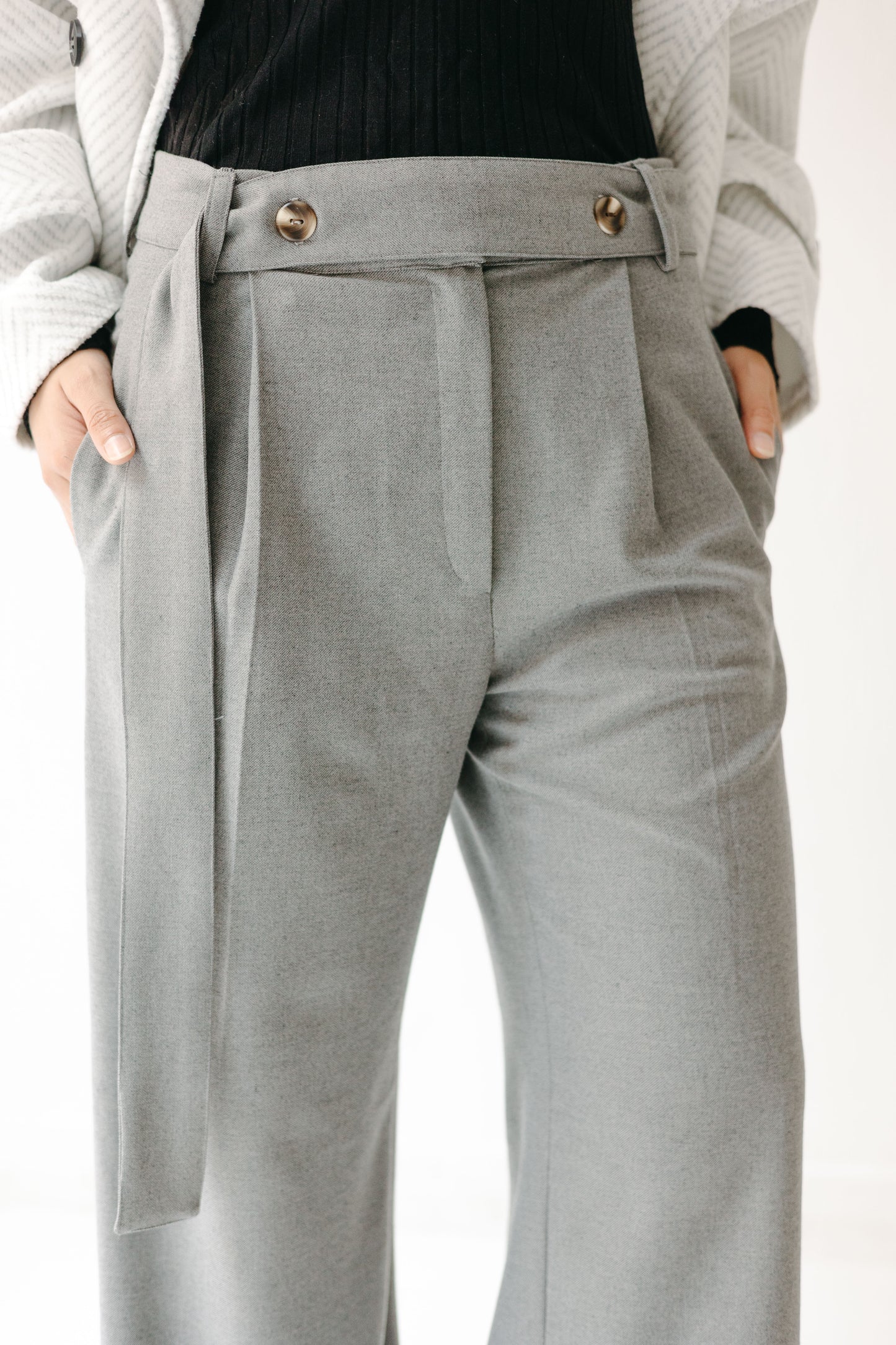 The Form Trousers in Gray