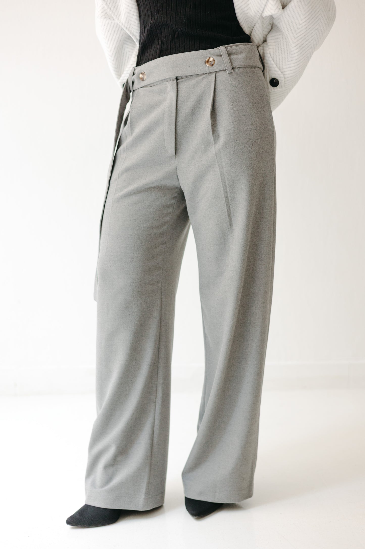 The Form Trousers in Gray