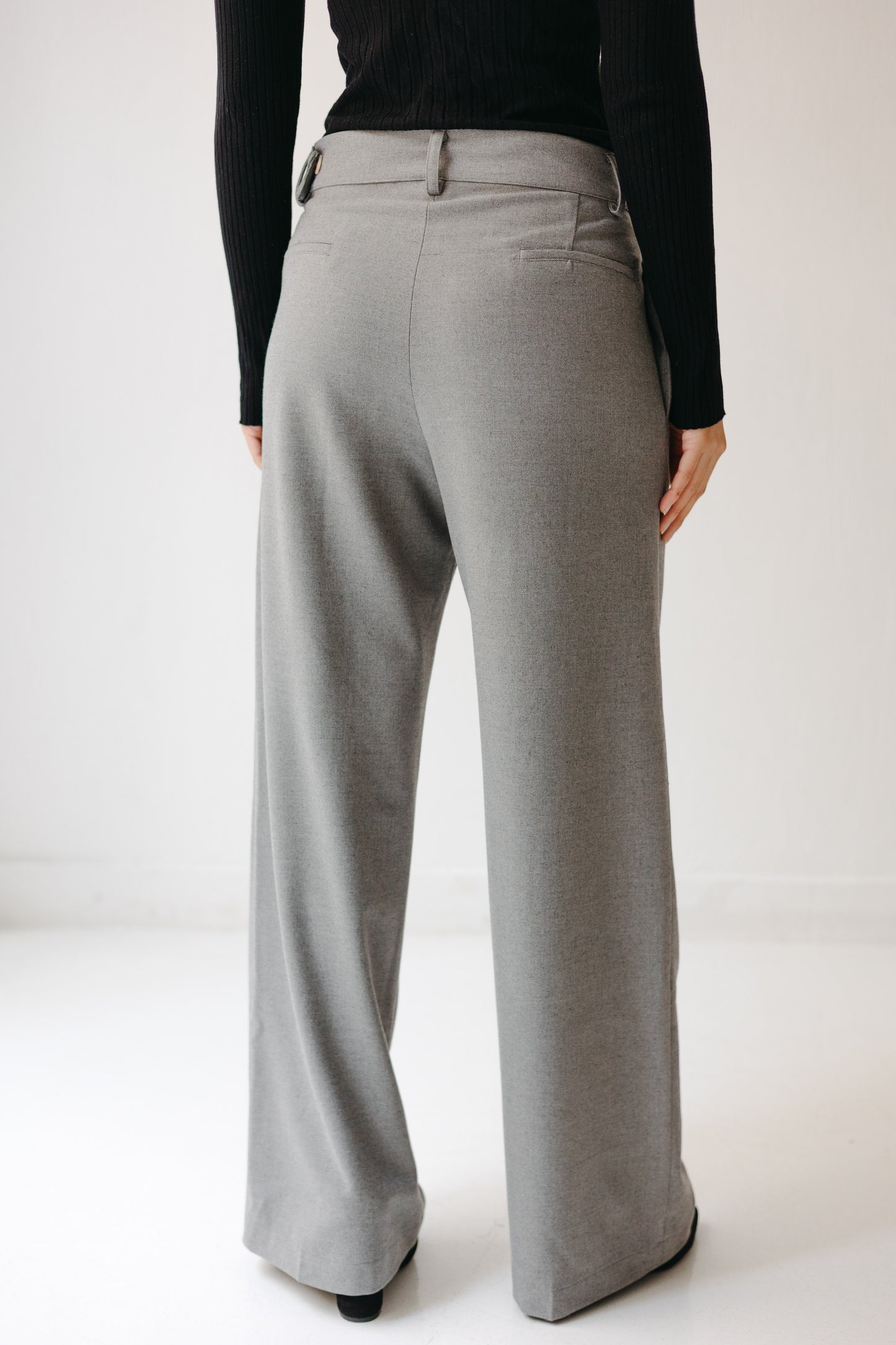 The Form Trousers in Gray