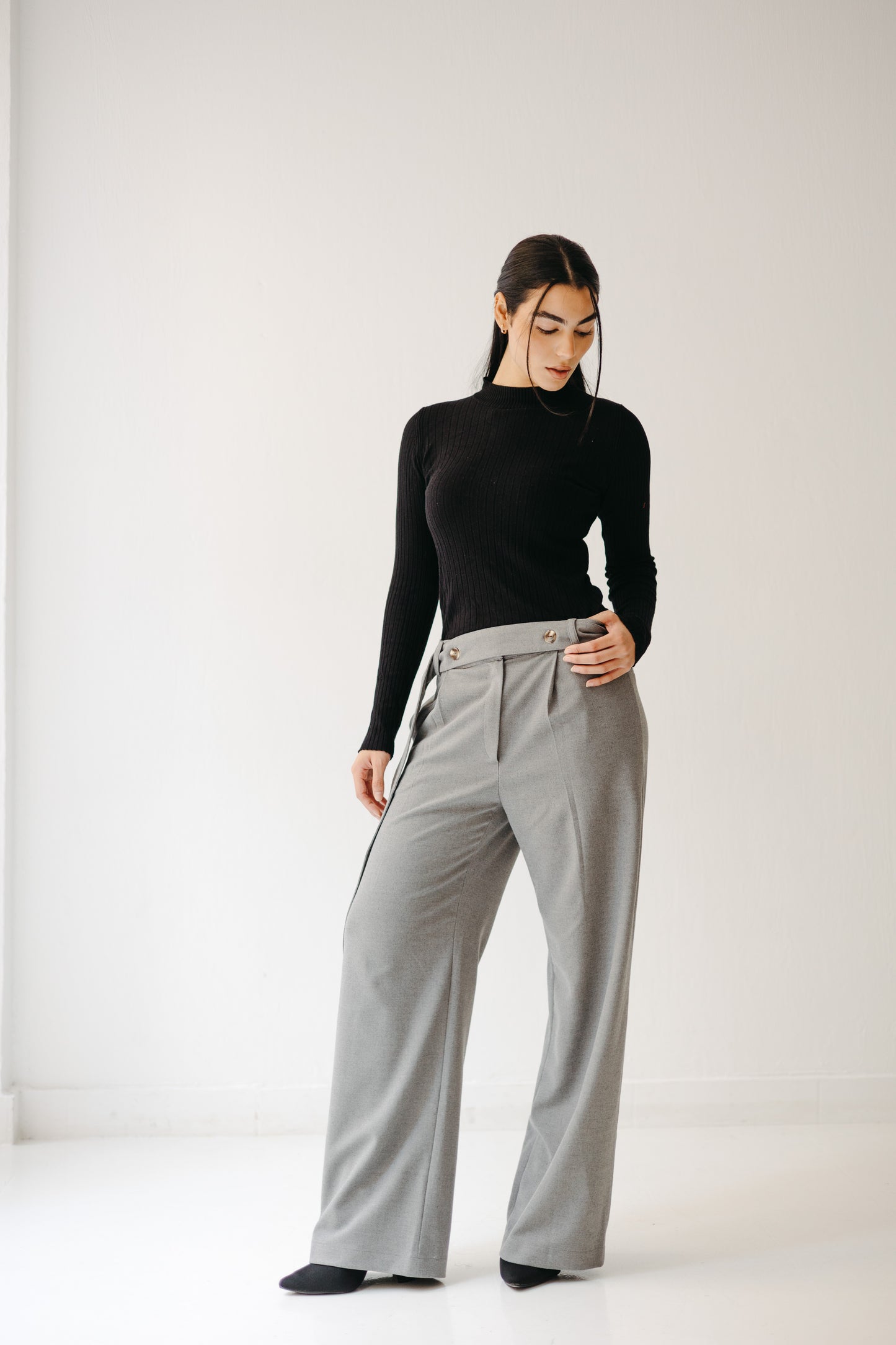 The Form Trousers in Gray