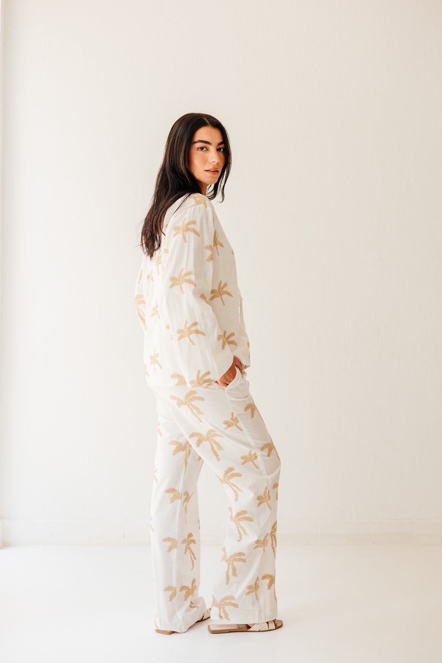 Palma Embroidery Set in White