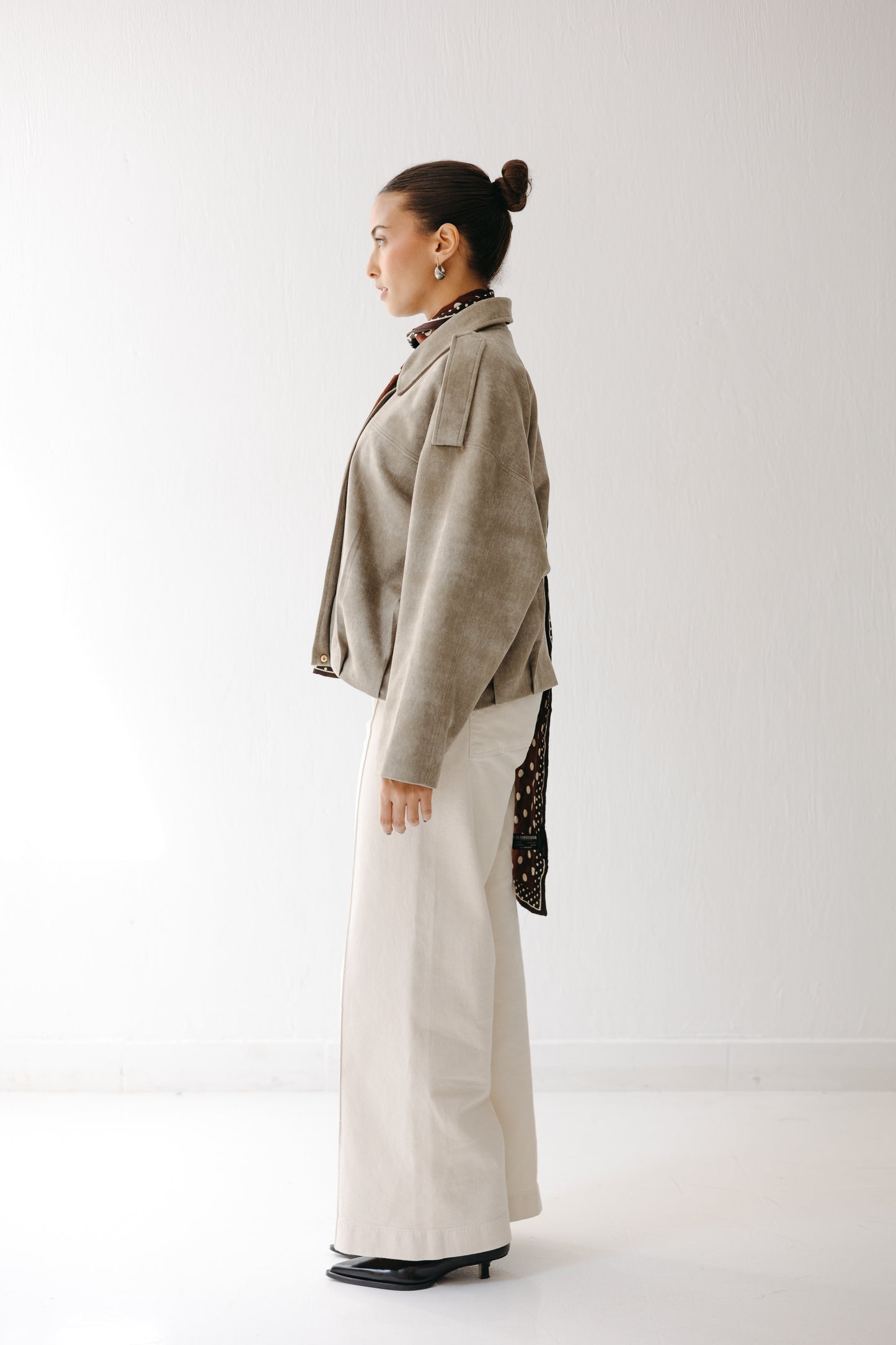 The Nord Suede Jacket in Moss green