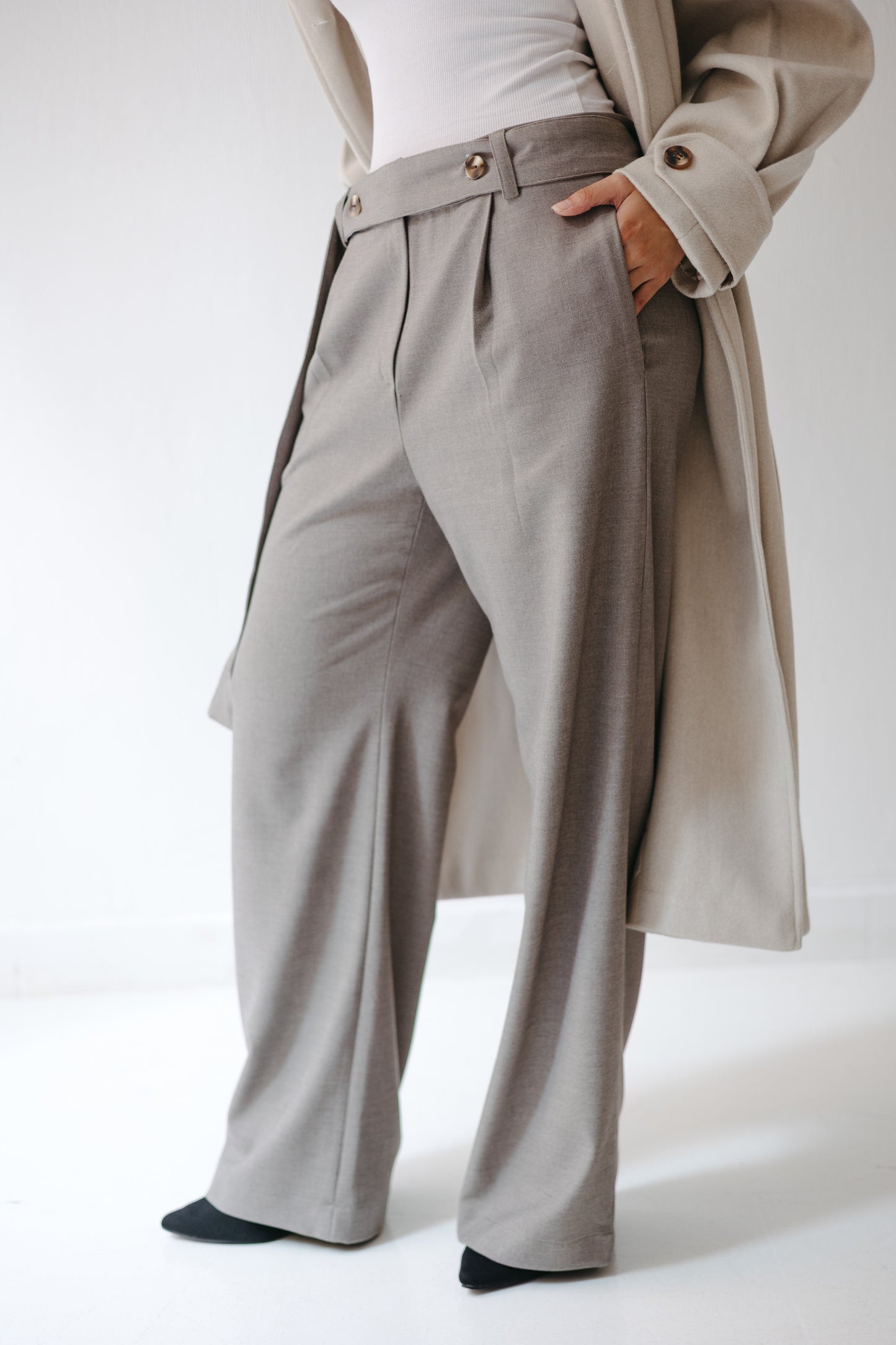 The Form Trousers in Stone