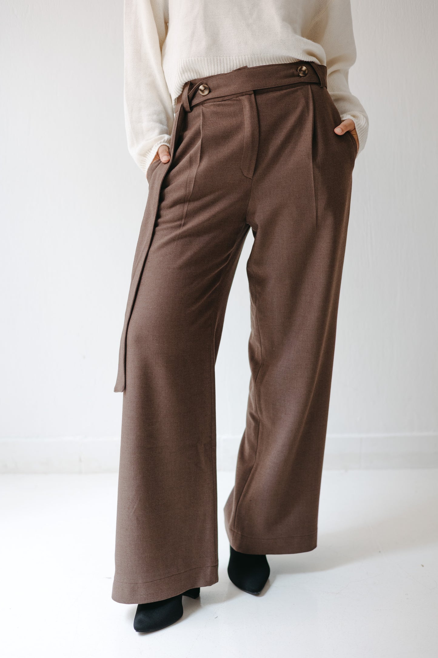 The Form Trousers in Mocha