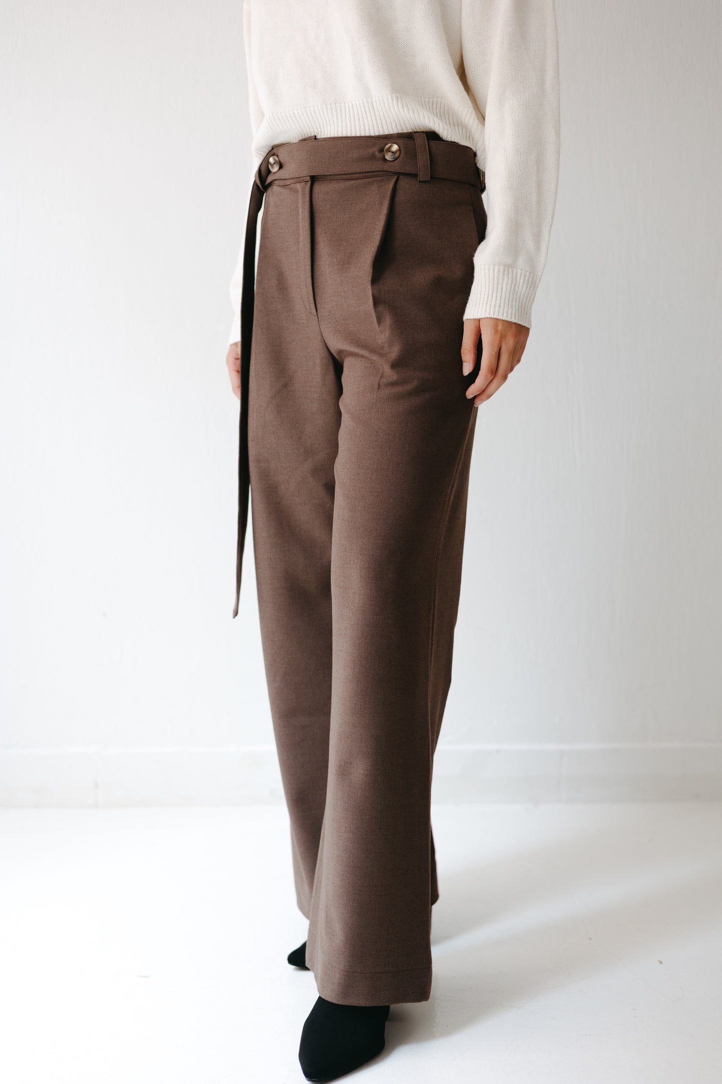The Form Trousers in Mocha