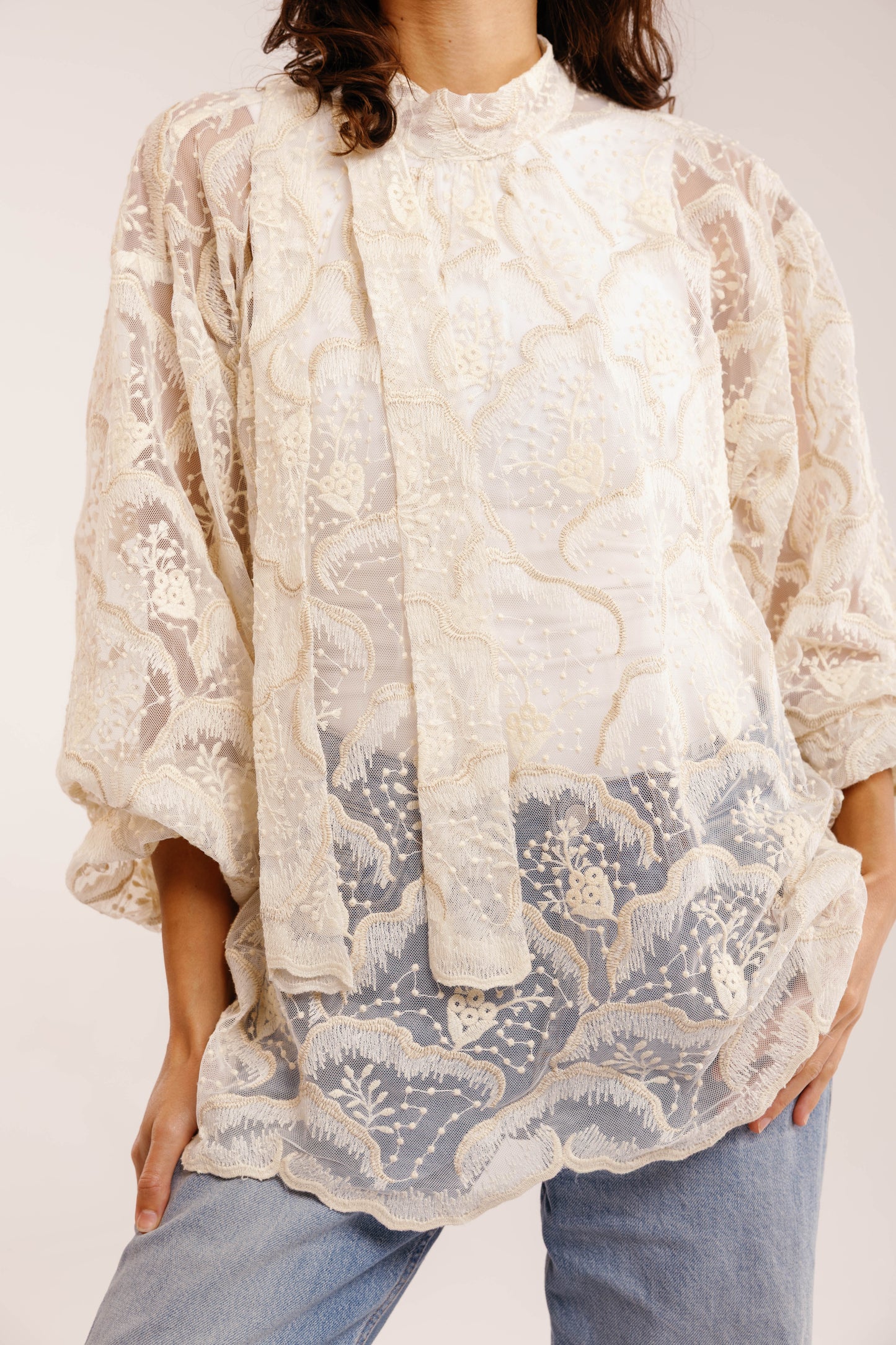 Éclat Embroidery Blouse