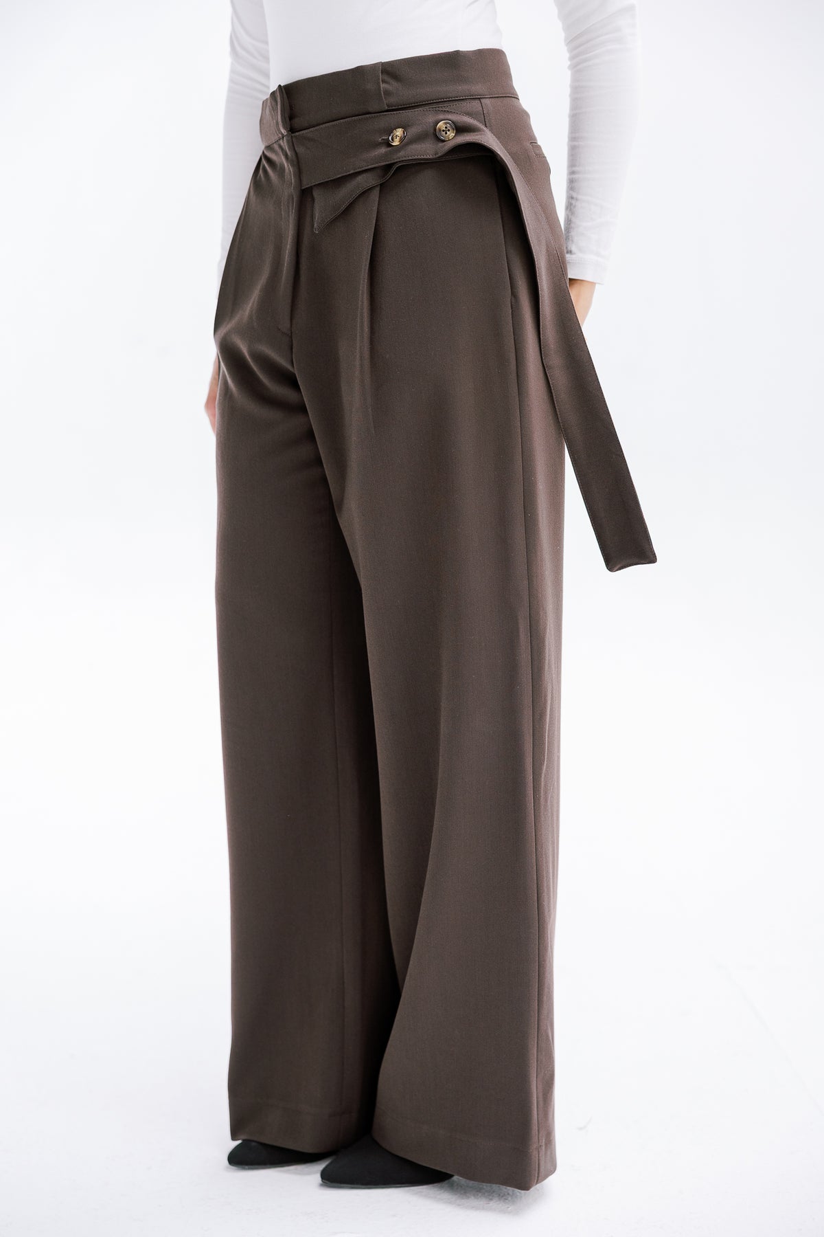 The Tailored Trousers in Brown