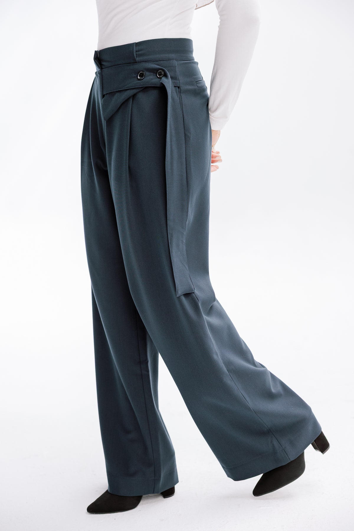 The Tailored Trousers in Navy