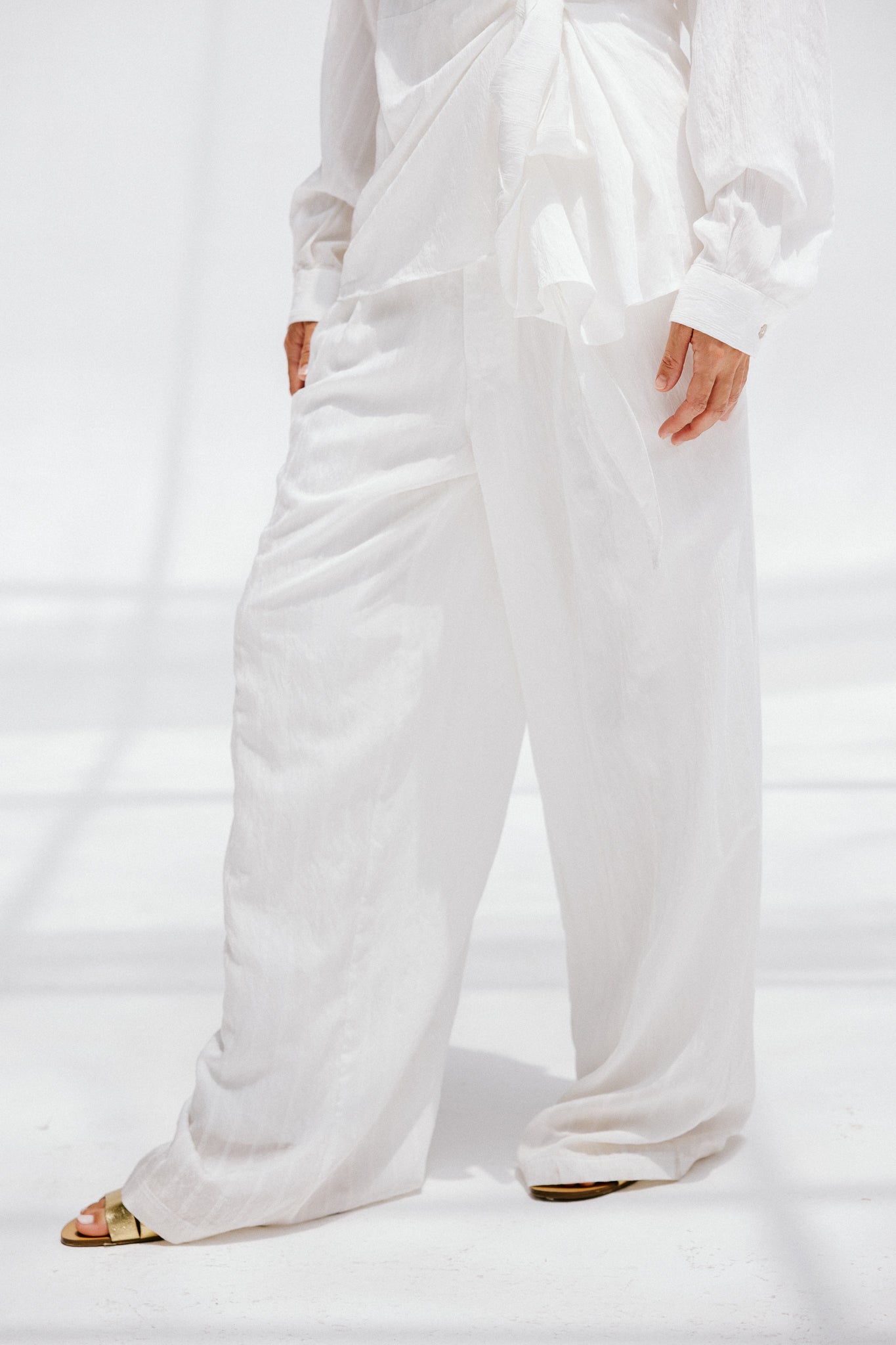Retreat Set In White
