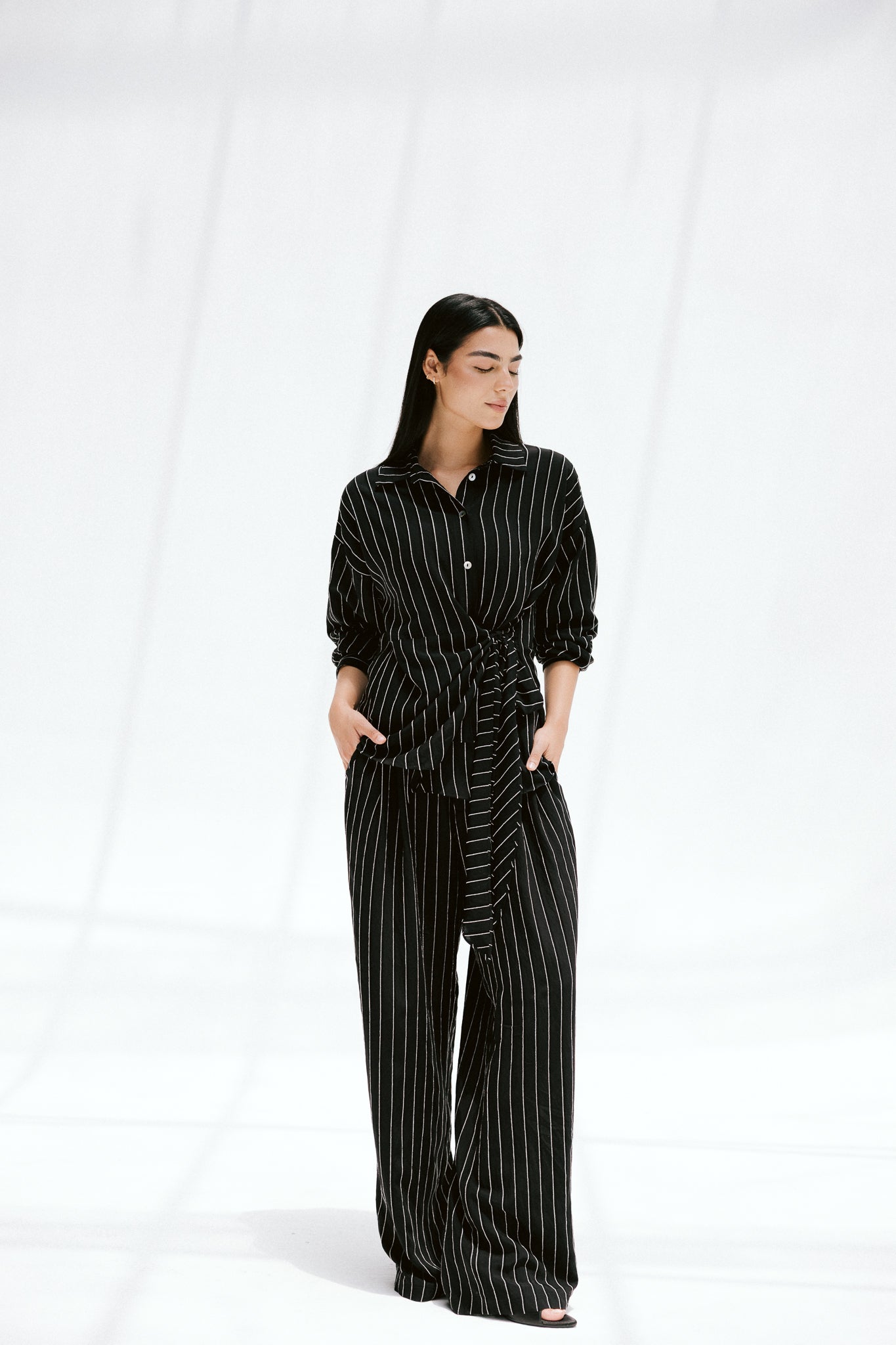 Retreat Set In Noir