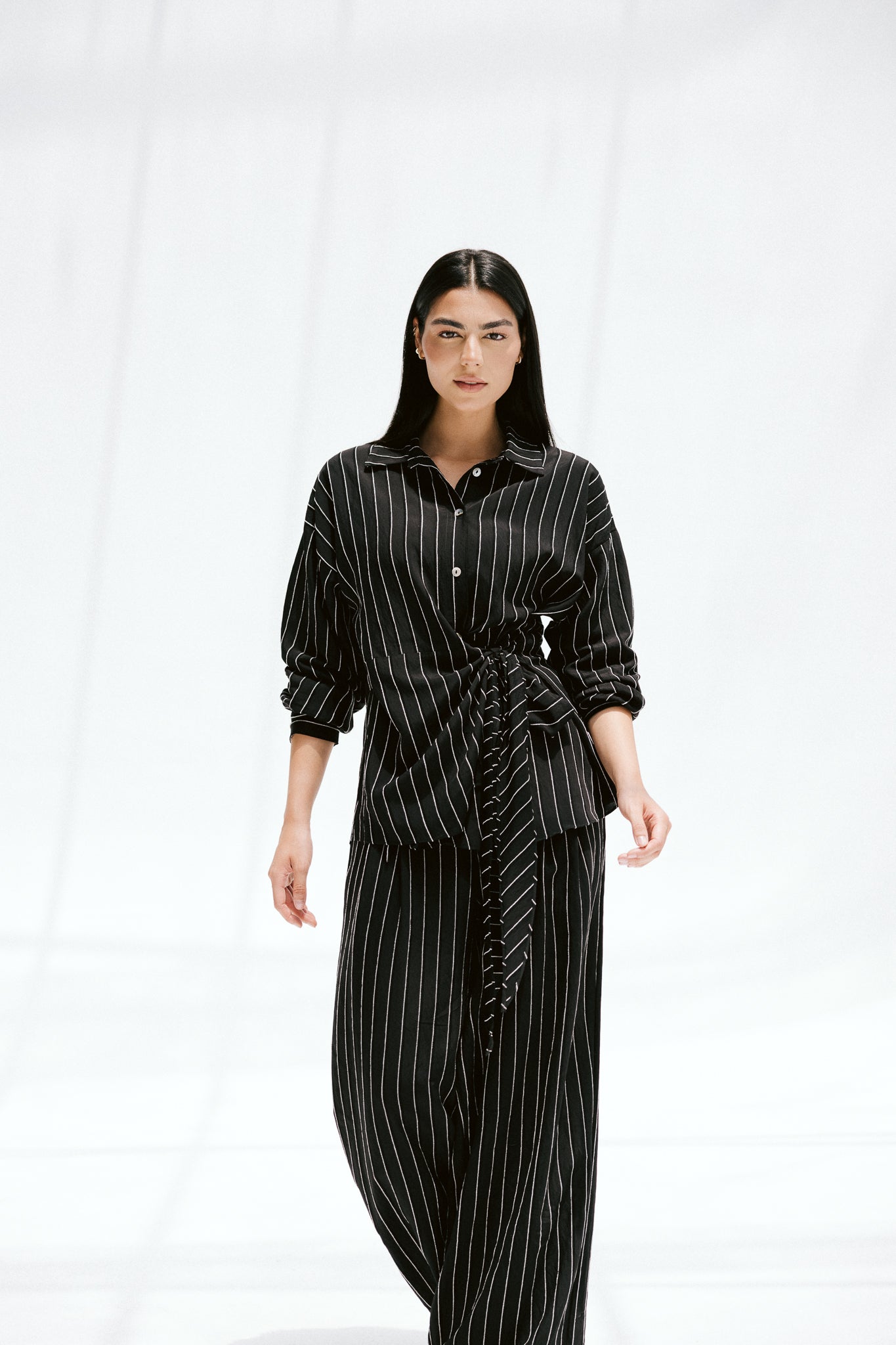 Retreat Set In Noir