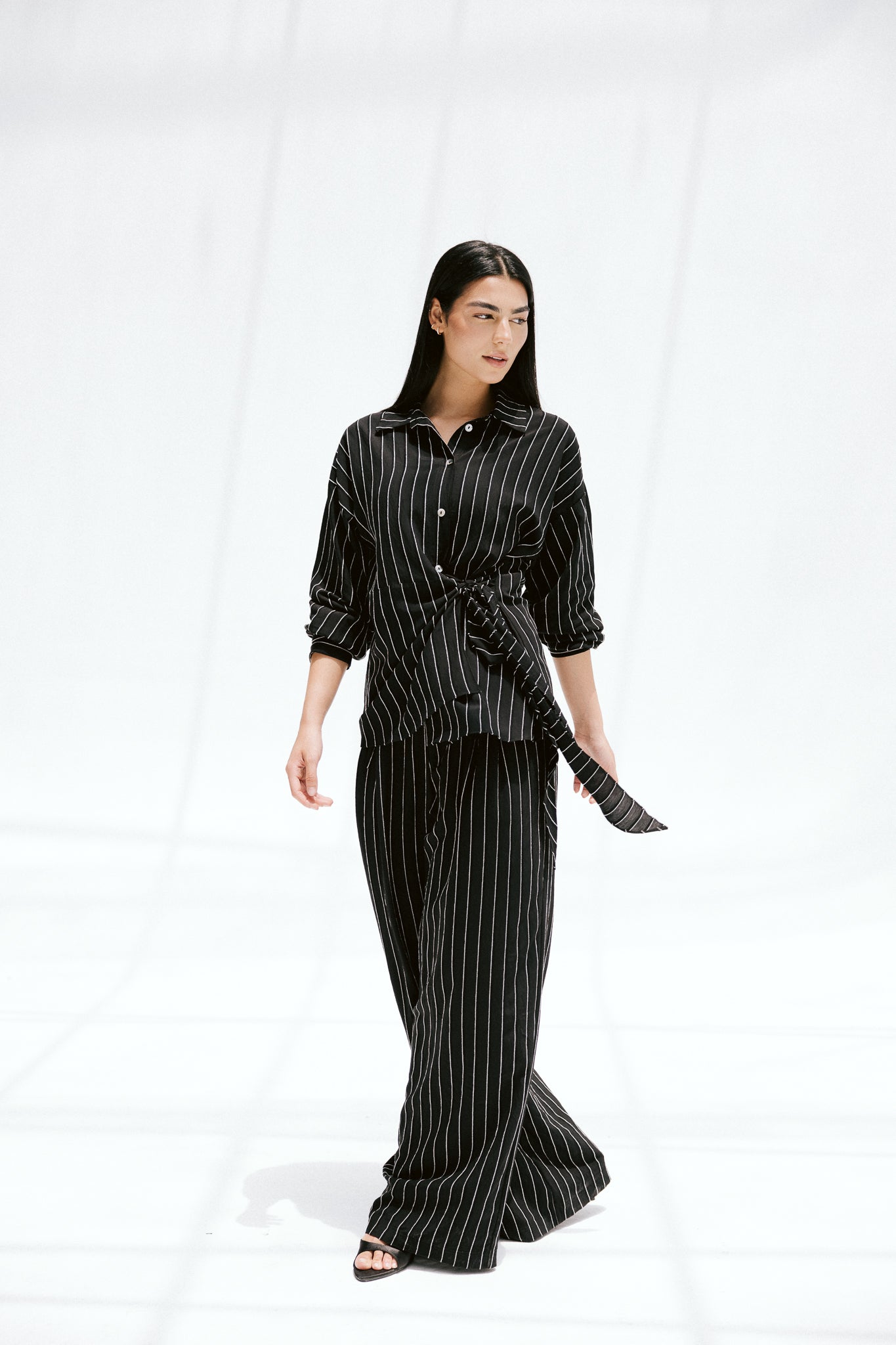 Retreat Set In Noir
