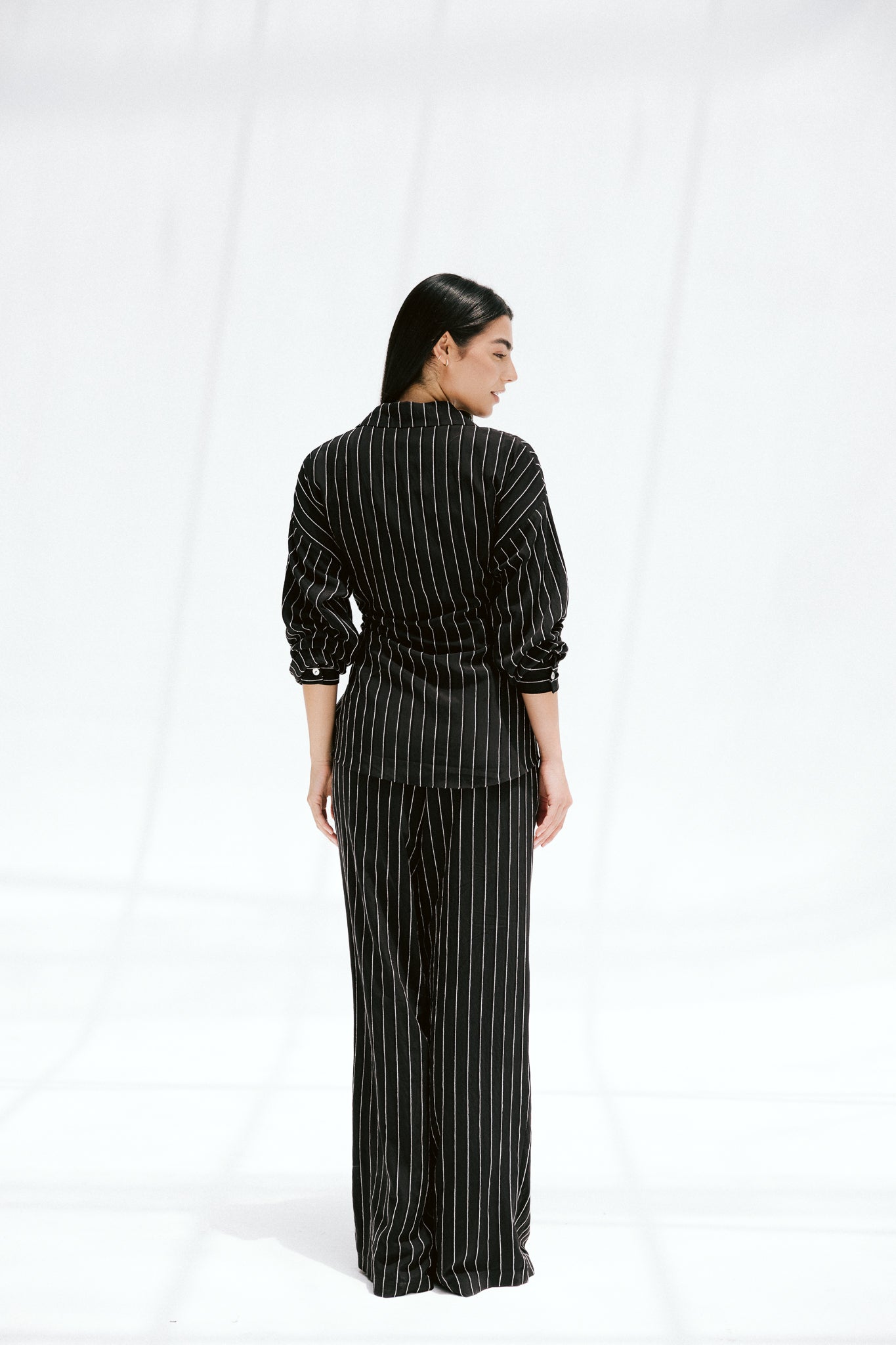 Retreat Set In Noir