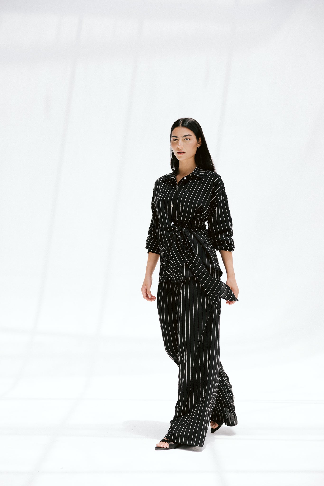 Retreat Set In Noir