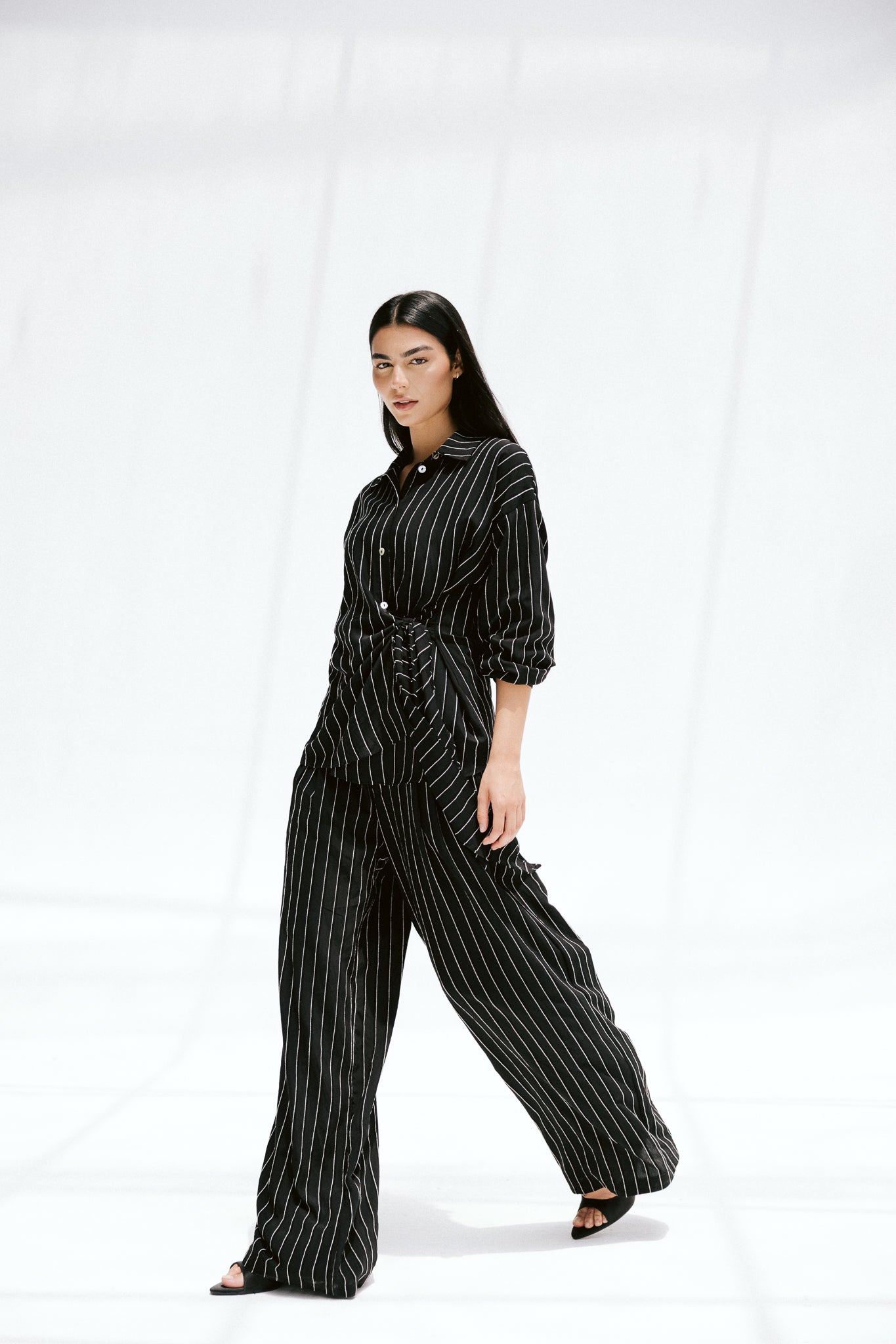 Retreat Set In Noir