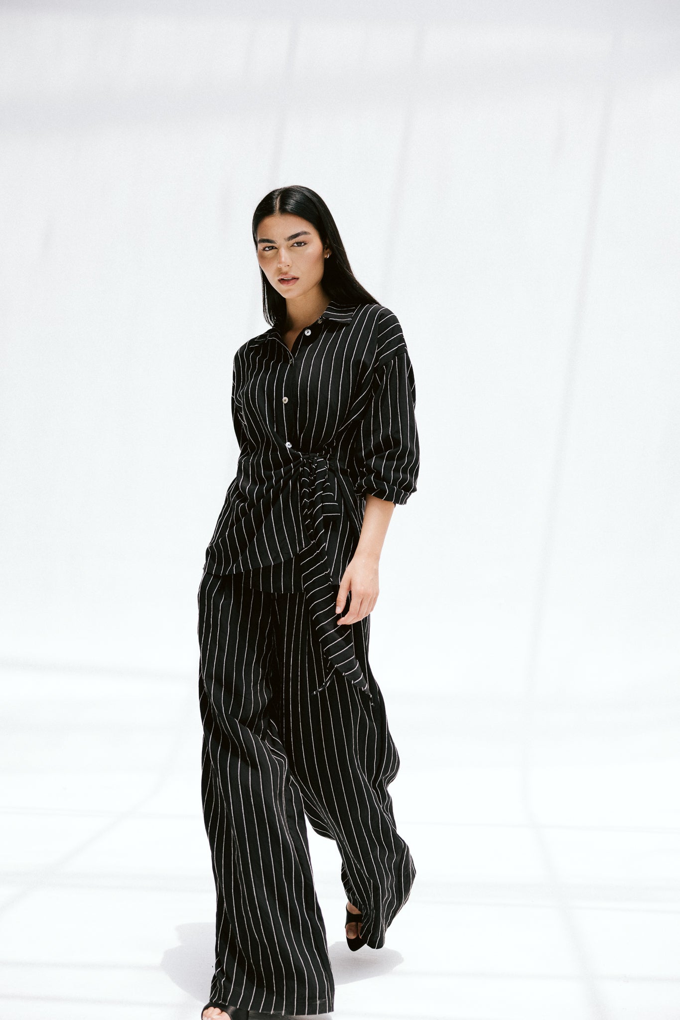 Retreat Set In Noir