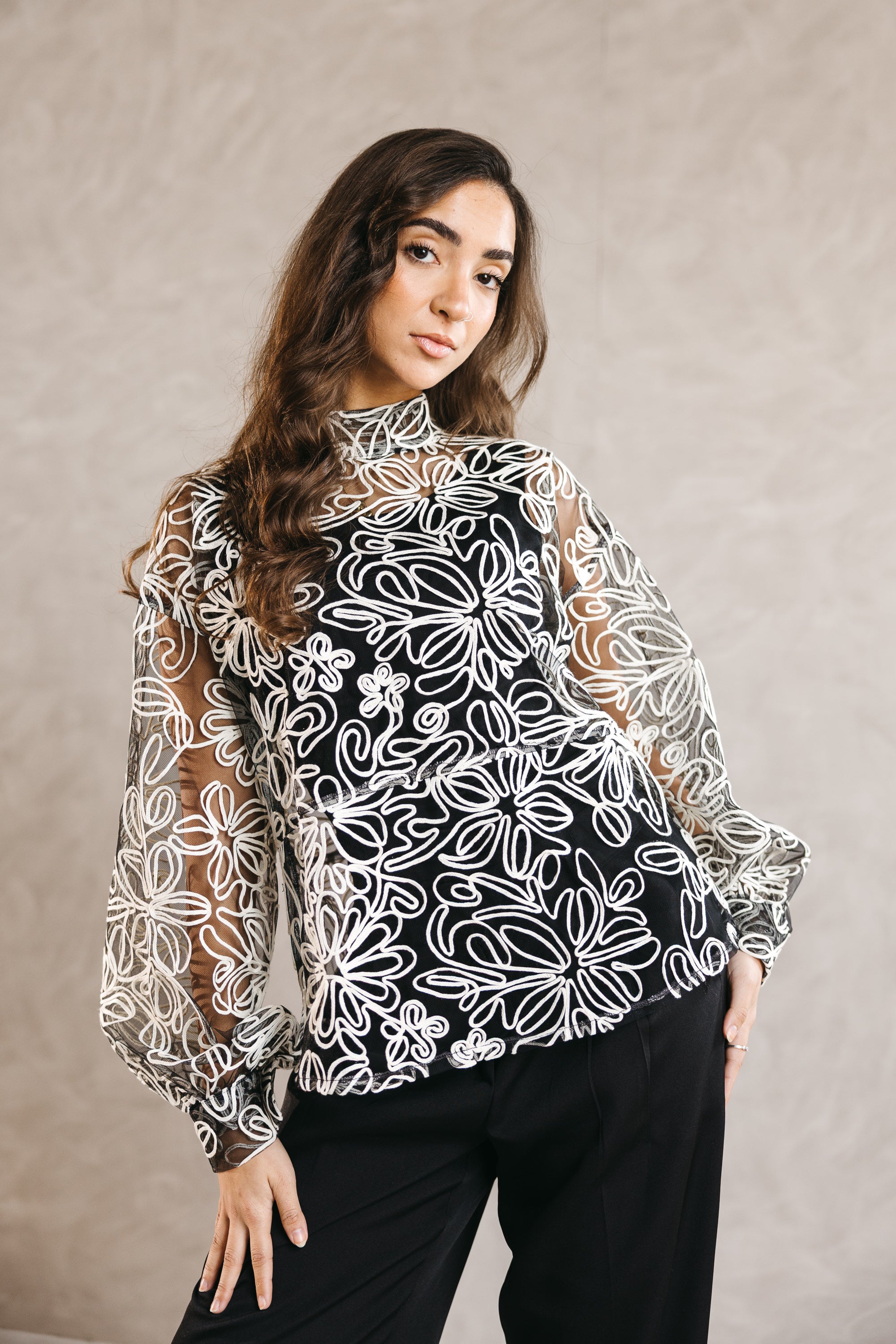 The Bloom Blouse in Noir – Peach & Mint
